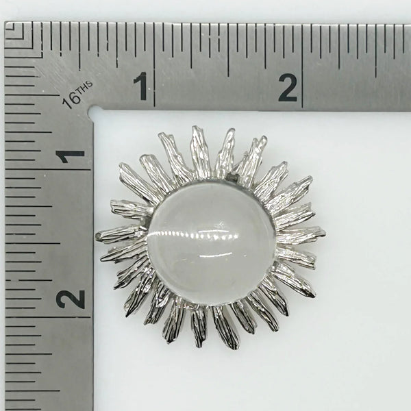 Perfect for vintage jewelry lovers: our Vintage Clear Bubble Brooch with Silvetone Frame provides a unique clear glass sphere design. Shop today!