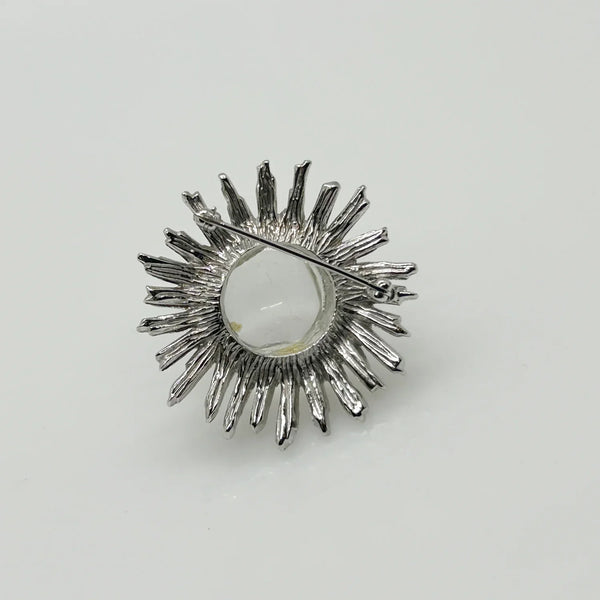 Perfect for vintage jewelry lovers: our Vintage Clear Bubble Brooch with Silvetone Frame provides a unique clear glass sphere design. Shop today!