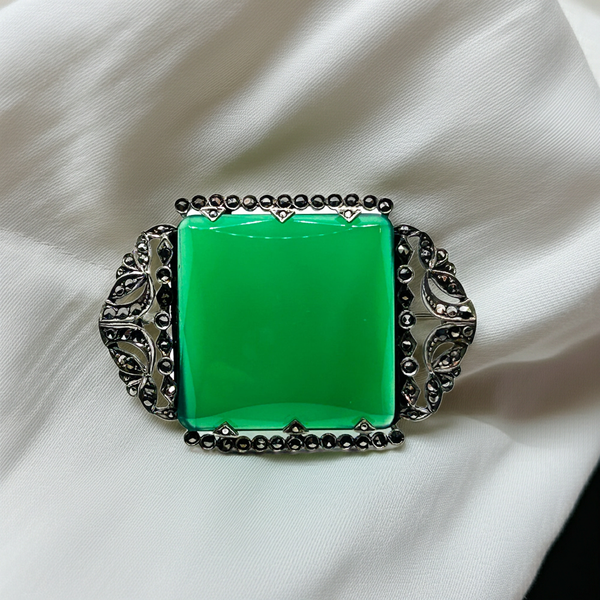 Perfect for vintage jewelry lovers: our Green Square Stone pin provides timeless elegance with a marcasite-studded vintage brooch design. Shop today!
