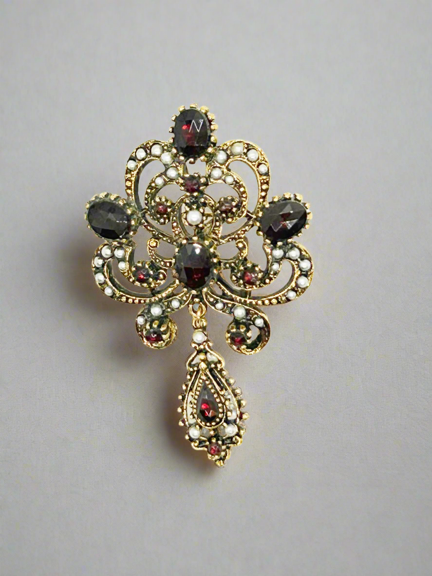 Absolutely Stunning Vintage Victorian Revival ART Brooch