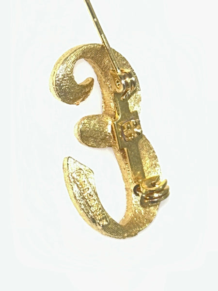 A small, vintage gold-tone initial "E" cursive monogram brooch pin, featuring a dual-textured finish with brushed matte styling and diamond-cut highlights on a plain white background