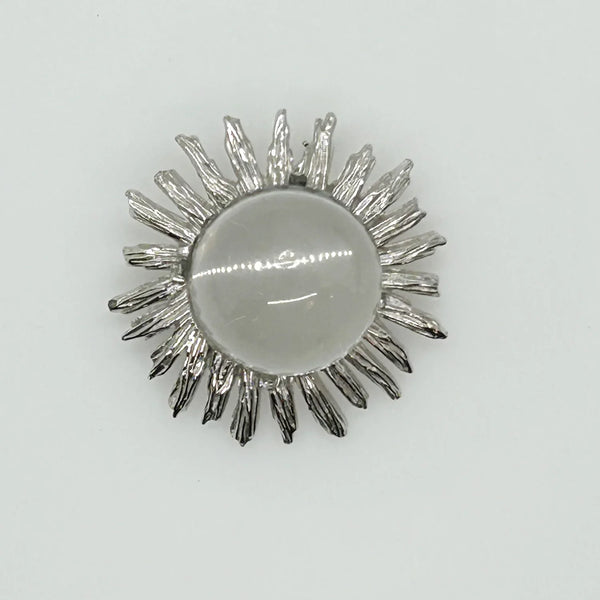 Perfect for vintage jewelry lovers: our Vintage Clear Bubble Brooch with Silvetone Frame provides a unique clear glass sphere design. Shop today!