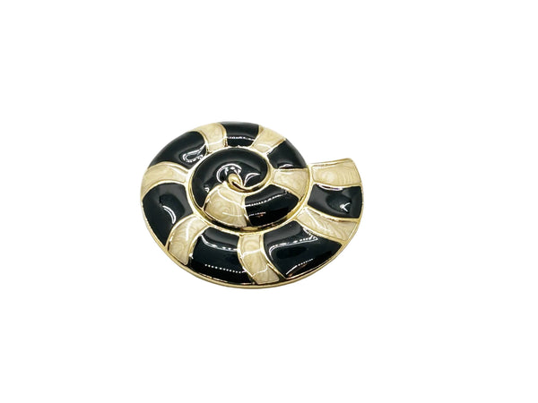 This stunning Trifari brooch captures the elegance of Art Deco design with its spiral seashell silhouette. Crafted in gold-tone metal, it features striking black enamel paired with creamy golden-sand enamel in a sophisticated moire finish.
