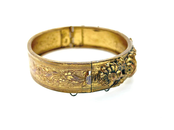 Discover our stunning Floral Bangle. This vintage-inspired, decorative gold bracelet adds an elegant touch to any outfit. Shop Lamoree’s Vintage now!