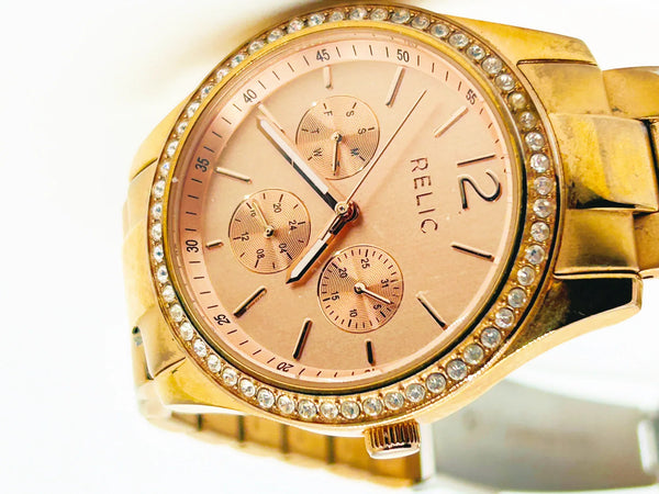 Here is another grouping of watches for parts or repair. They are fashion/ casual and look in good condition, and have bling around the faces They may just need new batteries or are suitable for parts. Brands are Fossil, Dynasty, Armitron and unbranded.