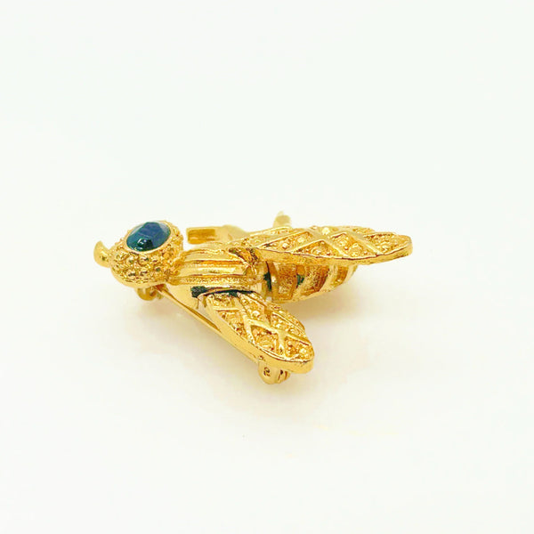This Gerry's vintage golden bee brooch boasts exquisite detailing, ensuring a 1 1/2" inch wide diameter that presents in mint condition.