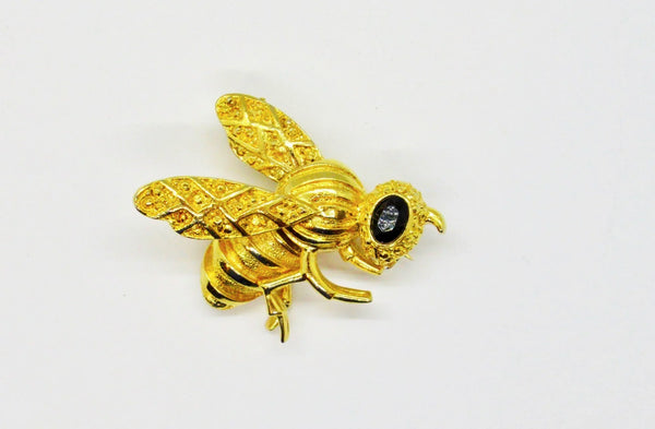 This Gerry's vintage golden bee brooch boasts exquisite detailing, ensuring a 1 1/2" inch wide diameter that presents in mint condition.