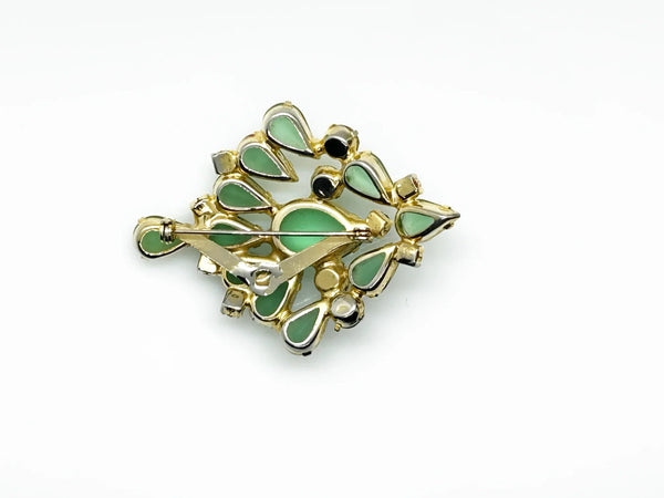  Discover exquisite elegance with this grass green givre glass brooch featuring prong-set stones and a captivating gold-tone design. Shop now!
