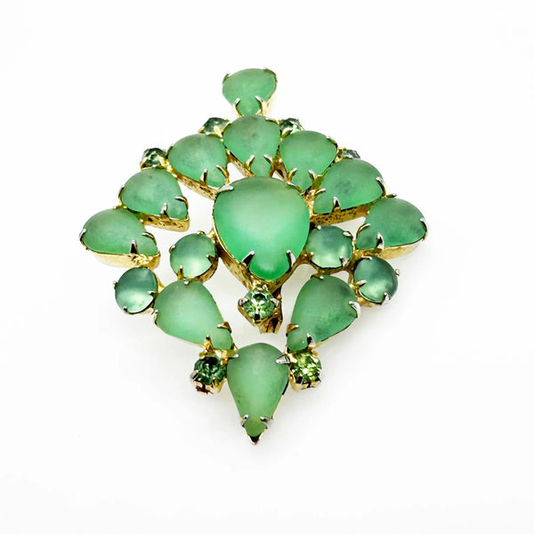  Discover exquisite elegance with this grass green givre glass brooch featuring prong-set stones and a captivating gold-tone design. Shop now!