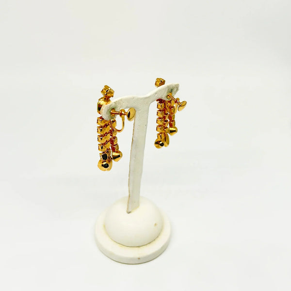 Perfect for discerning collectors: our Vintage Golden Rhinestone Parure provides timeless elegance with bright stones that captivate. Shop today!