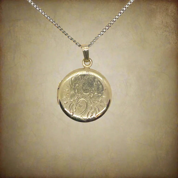 This timeless piece from the late 1960s features carefully engraved detailing on the front and a sleek, polished back. The locket has enough space for two treasured photos or any other keepsake of your choice.