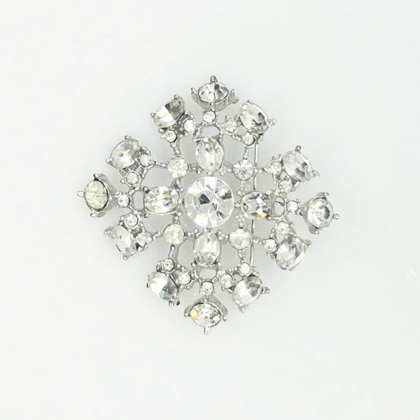 This splendid vintage rhinestone brooch made in a lacy design of bright white round and oval rhinestones. The setting is silver tone metal and measures 1 1/2" wide. The condition is very good. It can be worn sideways or vertically, and looks wonderful either way. The stones have excellent fire and clarity, full of eye catching glitter.