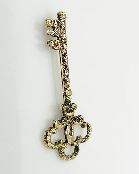 Large Detailed Vintage Fleur De Lis Key Brooch