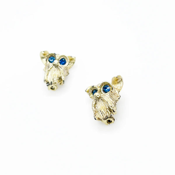 These vintage dog face pins are the perfect accessory for any animal lover! With detailed and expert craftsmanship, each pin showcases the adorable face of a terrier or schnauzer, complete with captivating blue eyes.