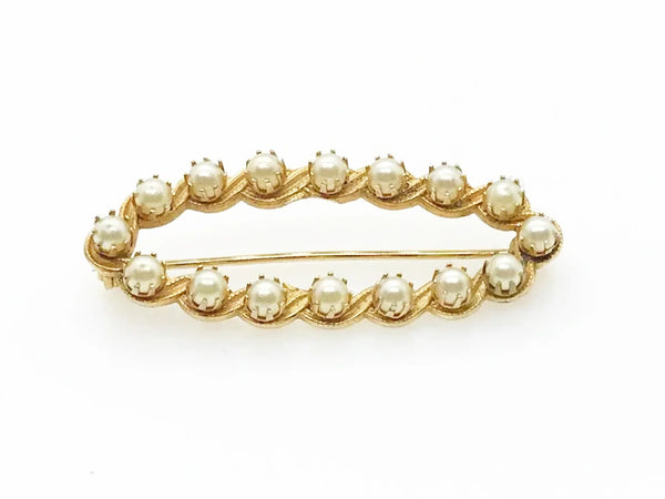 Perfect for fashion enthusiasts seeking subtle sophistication: our elegant vintage marquise shaped faux pearl brooch provides timeless charm and grace. Shop today!