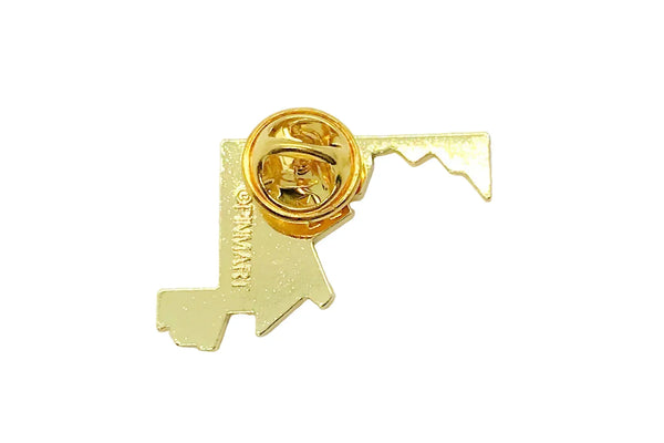 The lapel or tie tack pin shows the well known Maryland state map. This gold tone enamel pin is designed in the shape of Maryland, incorporating the unique state flag design. The pin combines the state outline with the colors and pattern of the official flag. "MARYLAND" is printed on the upper right
