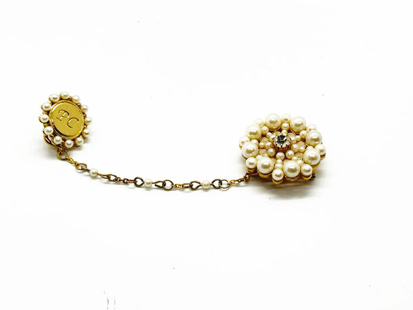 Celebrate timeless elegance with this prestigious Avon Presidents Club brooch set from 1999—a coveted award given to top-performing sales representatives. 