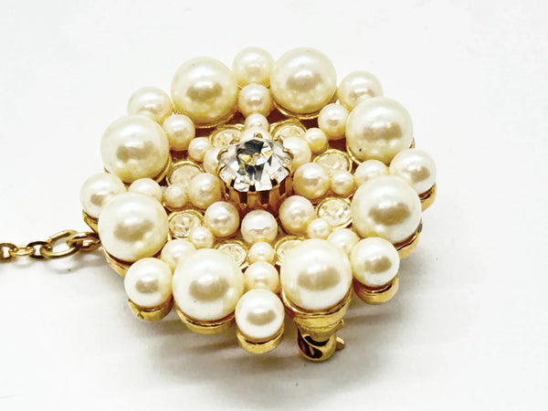 Celebrate timeless elegance with this prestigious Avon Presidents Club brooch set from 1999—a coveted award given to top-performing sales representatives. 