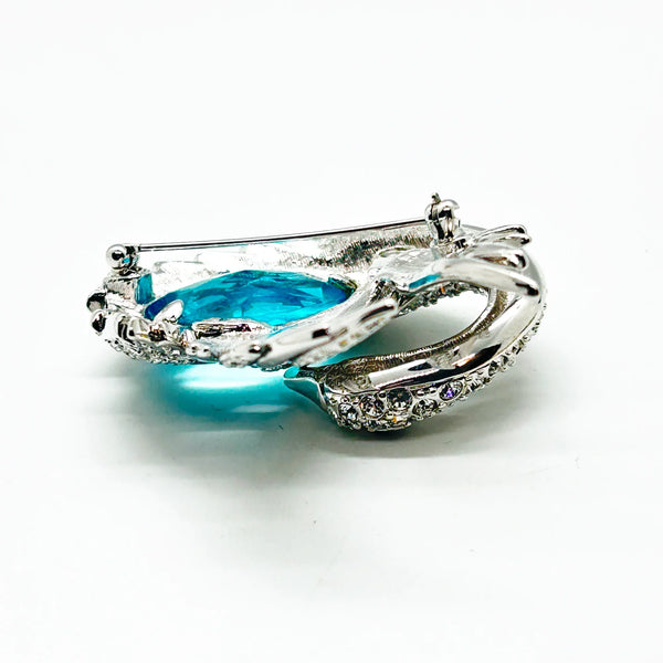 Perfect for collectors and style enthusiasts: our Showstopper Brooch provides timeless elegance and a stunning sculptural swan design. Shop today!