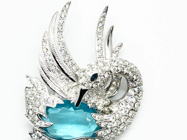 Perfect for collectors and style enthusiasts: our Showstopper Brooch provides timeless elegance and a stunning sculptural swan design. Shop today!