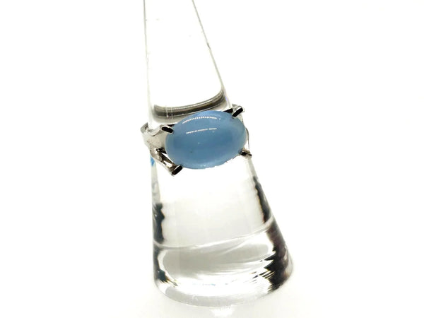 Here's our captivating vintage Sarah Coventry "Beauty Glow" ring, estimated to be from the year 1966.