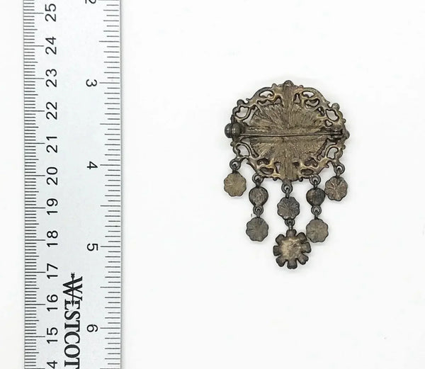 Level up your vintage jewelry collection with this stunning coral-hued brooch that captures timeless elegance. The piece showcases a luminous pale melon-orange centerstone framed by delicate star-shaped accents and peachy rhinestones that catch the light beautifully.