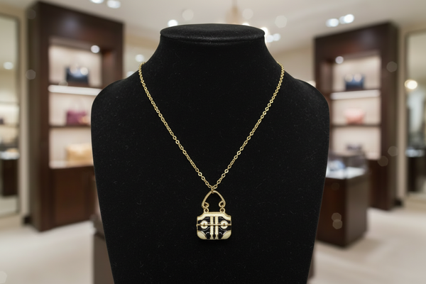 Take your your accessory game to the next level with this enchanting vintage purse necklace, a miniature work of art that celebrates timeless style.