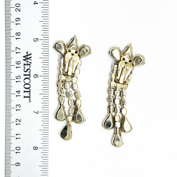 Perfect for vintage jewelry lovers: our Massive Vintage Ruby Red Brooch and Earrings provides a dramatic touch of stunning glamour. Shop today!