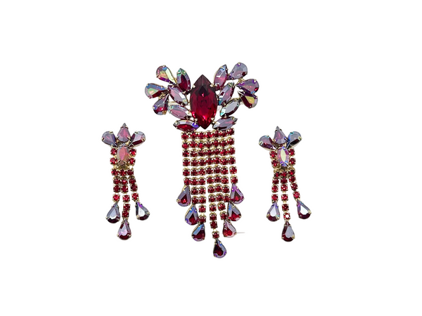 Perfect for vintage jewelry lovers: our Massive Vintage Ruby Red Brooch and Earrings provides a dramatic touch of stunning glamour. Shop today!