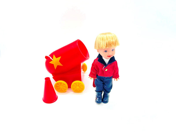 Perfect for Kelly Club collectors: our Mattel Tommy Circus Ringmaster(2000) offers vintage circus ringmaster charm. Shop today!