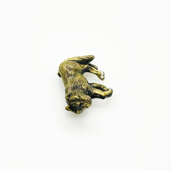 Antiqued bronze wolf brooch pin with highly detailed textured fur on a plain white background