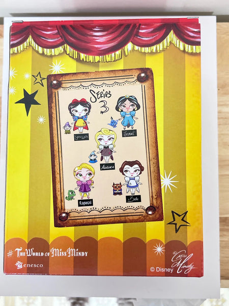 Perfect for Disney collectors and fans: our Disney Showcase Collection Snow White provides a limited-edition, whimsical collectible with timeless charm. Shop today!