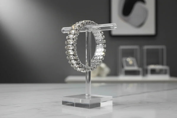 Enhance your look with this expertly crafted vintage rhinestone bracelet. 