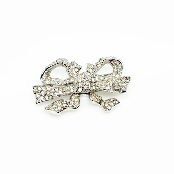 Measuring precisely 1.75 inches, this stunning brooch is meticulously crafted with a rhodium setting and proudly bears the Swarovski signature. Every pave-set stone is present and radiates with captivating brilliance, ensuring this brooch will be a treasured addition to your collection for years to come