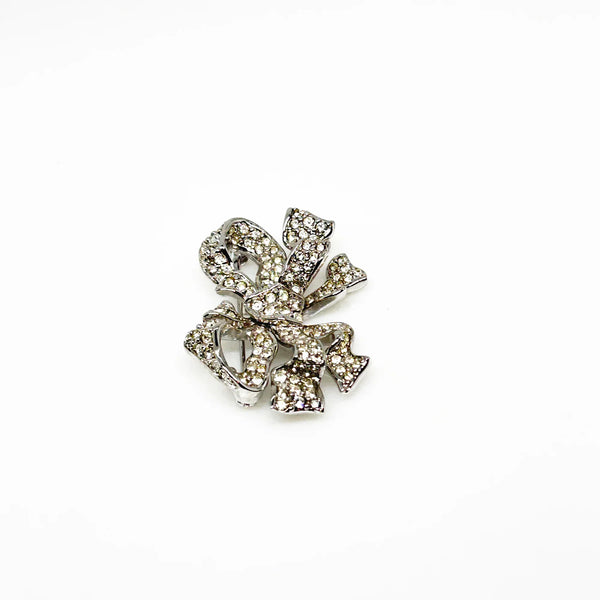 Measuring precisely 1.75 inches, this stunning brooch is meticulously crafted with a rhodium setting and proudly bears the Swarovski signature. Every pave-set stone is present and radiates with captivating brilliance, ensuring this brooch will be a treasured addition to your collection for years to come