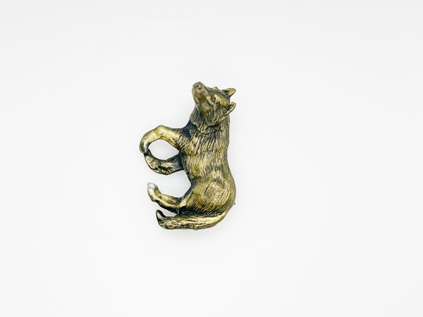 Antiqued bronze wolf brooch pin with highly detailed textured fur on a plain white background
