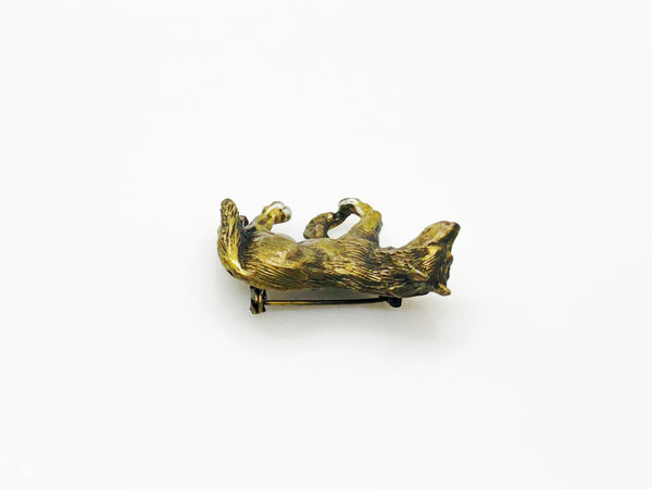 Antiqued bronze wolf brooch pin with highly detailed textured fur on a plain white background