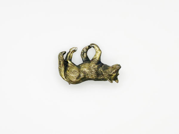 Antiqued bronze wolf brooch pin with highly detailed textured fur on a plain white background
