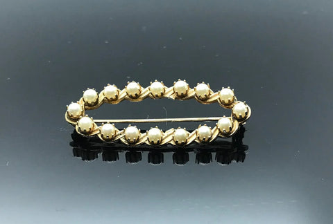 Perfect for fashion enthusiasts seeking subtle sophistication: our elegant vintage marquise shaped faux pearl brooch provides timeless charm and grace. Shop today!