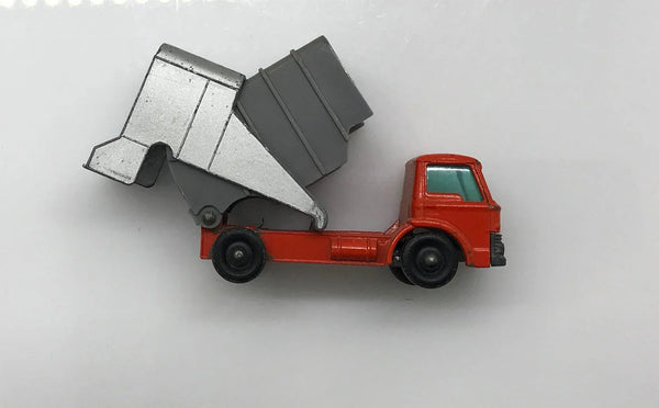 Matchbox Lesney Red- Gray Refuse Truck No. 7 (1967-69) - Lamoree’s Vintage